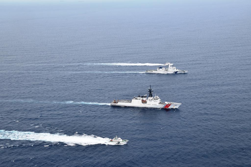 IndiaCoastGuard's tweet photo. #BridgeOfFriendship

Joint Exercise between @IndiaCoastGuard &amp; @USCG conducted off #Chennai today. The exercise focused on acquainting each other’s capabilities &amp; strengths in terms of various evolutions at #Sea. https://t.co/wS92hA7Khx
