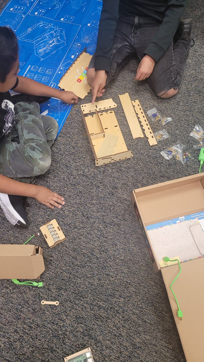 Students <a href="/FUSD_CitrusEl/">Citrus Elementary</a> were busy trying to assemble their Piper Computers by only following a blueprint.
#SEP   #Science #Computer #rasberrypi  <a href="/FontanaUnified/">Fontana Unified</a> <a href="/FUSD_STEM/">FUSD STEM</a>