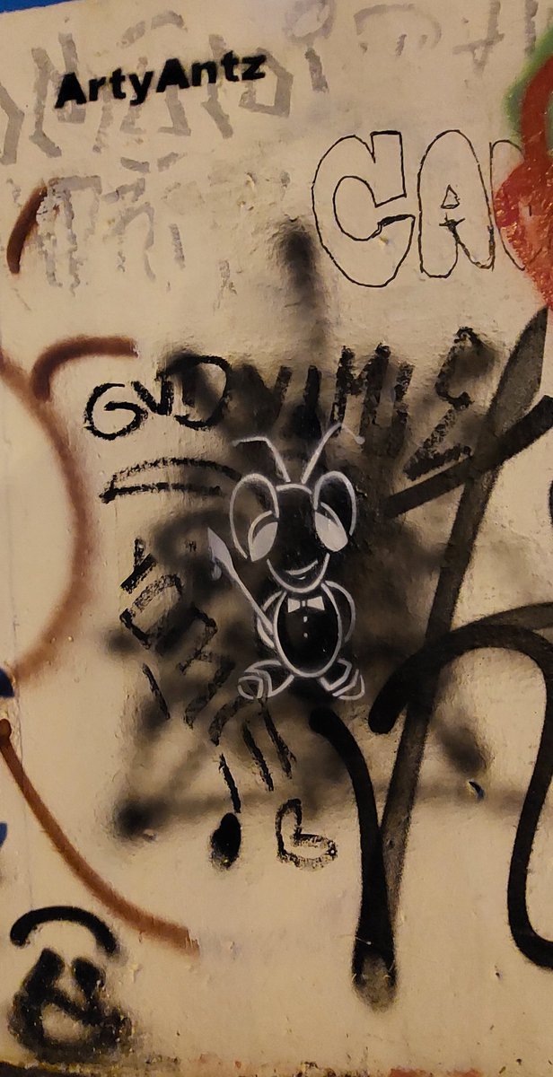 ArtofTonyNero's tweet photo. Couldn't help it had to do a few more #artyantz #streetart #Madrid https://t.co/mhsw0jtLFX