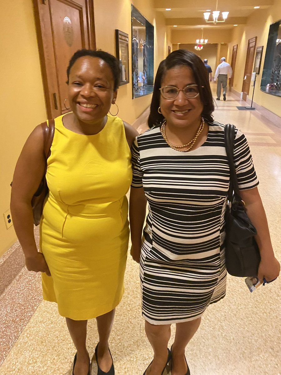 Emerge_PA's tweet image. It’s an exciting day in Harrisburg! Friends of Emerge PA and alumni are joining us to celebrate the Class of 2022! Stay tuned for more pics throughout the day! 🫶🏼