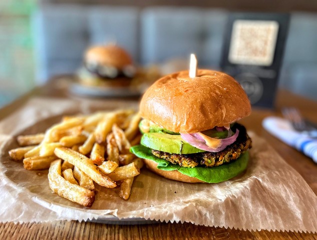 ElementEatery's tweet photo. TĒLA ENCORE | Elevated Pub Grub
Meet Tēla Encore! Classic American food, elevated. Indulge in burgers, hand-cut fries, crispy confit chicken wings, and more at L.R. Hunley &amp; Doug Nawrocki’s second Tēla location! https://t.co/GqXANaMsri