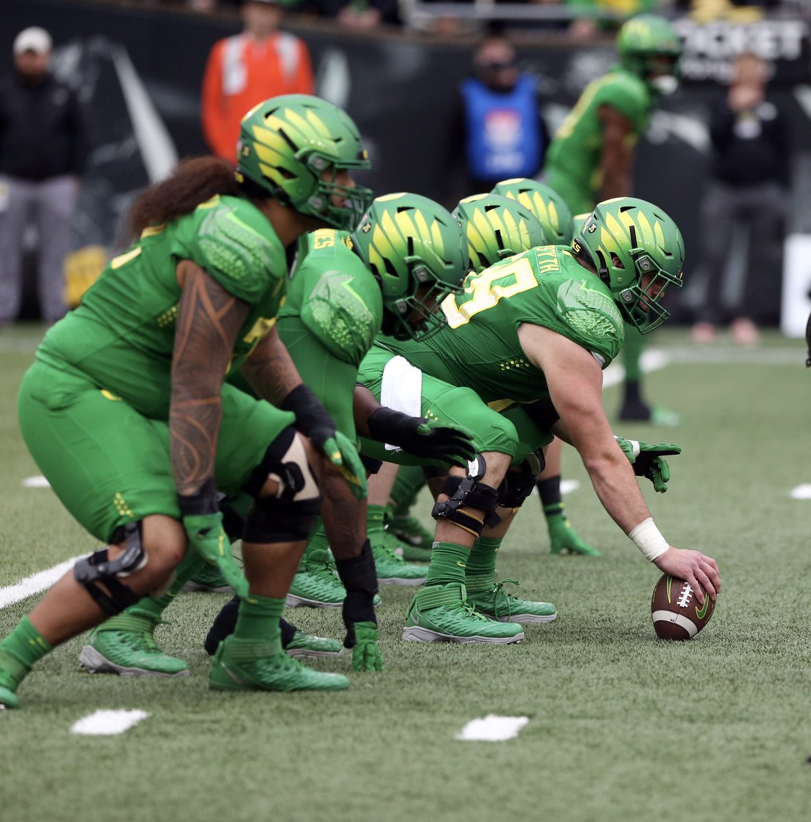 TheCorpatty's tweet photo. Oregon is one of only 3 FBS schools to have played at least three games and not surrendered a sack this season. https://t.co/Ccb87N15pW