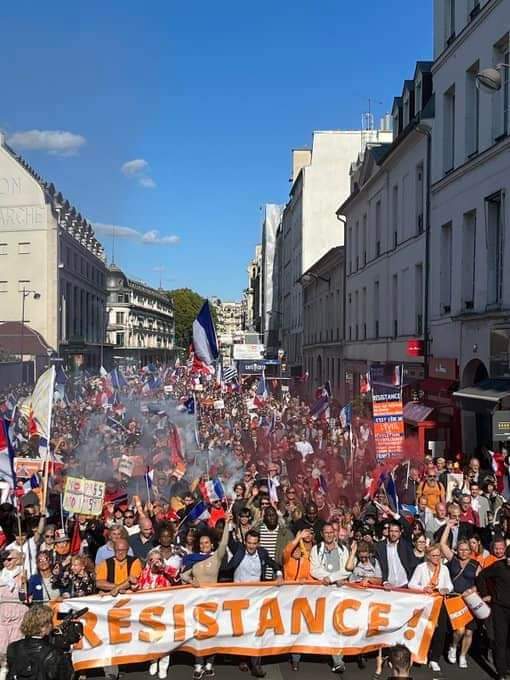 🛑France : Un monde phénoménal pour la destitution de Macron, le Frexit, la sortie de l’OTAN, le refus des rationnements et l’arrêt des sanctions antirusses !
Magnifique bravo ! 🇫🇷🇫🇷🇫🇷