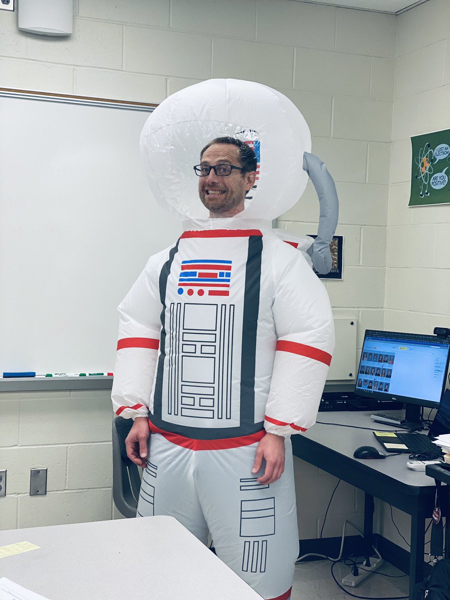 sam__ballard's tweet photo. The level of commitment of @sciencewillems to kickoff #SpiritWeek is next to none 🌎☄️💫 #LostInSpace #Hoco2022 @MWHSactivities @MillardWestHS @MPS2Ed @dramyhimes https://t.co/l7p4DrbPvp