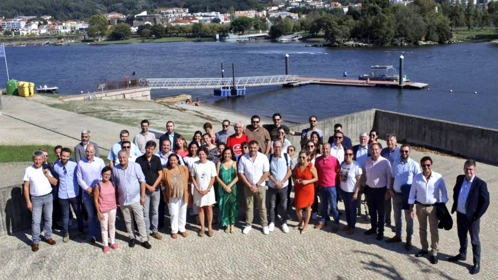 👉 "Les fronteres internes de la UE són eixes cicatrius i ferides que encara no hem sabut cosir a Europa", diu l'alcaldessa Sandra Gonzalez des de l'eurociutat Tomiño-Cerveira.

🇪🇺Amb <a href="/nando_fuente/">Nando Fuente</a>, el <a href="/MesCompromis_/">Més - Compromís</a> s'uneix a les jornades de treball europeu d'<a href="/obloque/">BNG - Bloque Nacionalista Galego</a>-<a href="/EFAparty/">European Free Alliance</a>.