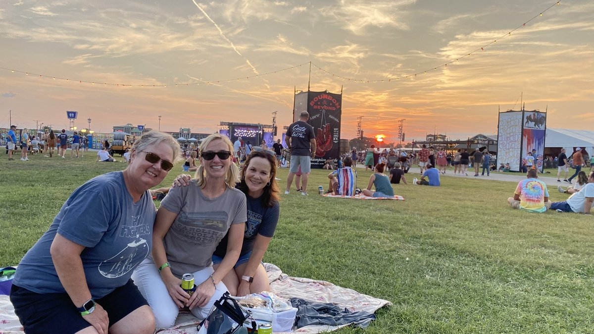 eagleviola64's tweet photo. Thank you @BourbonNBeyond for a great 4 days of rocking out! Great line up! Thanks to all those that worked the festival. You were amazing!! https://t.co/p9yQ4Lra43