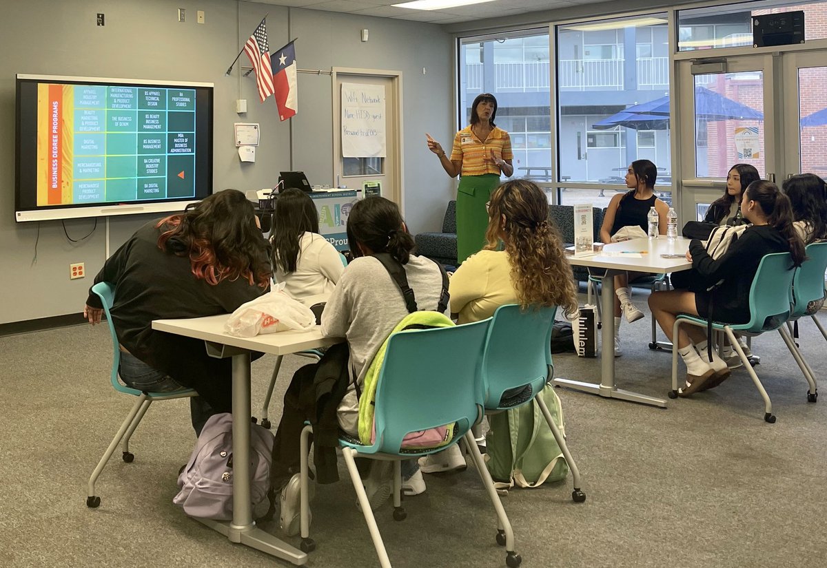 HAIS_ECHS's tweet image. Thank you to @FIDM for presenting it our #Classof2023 today!