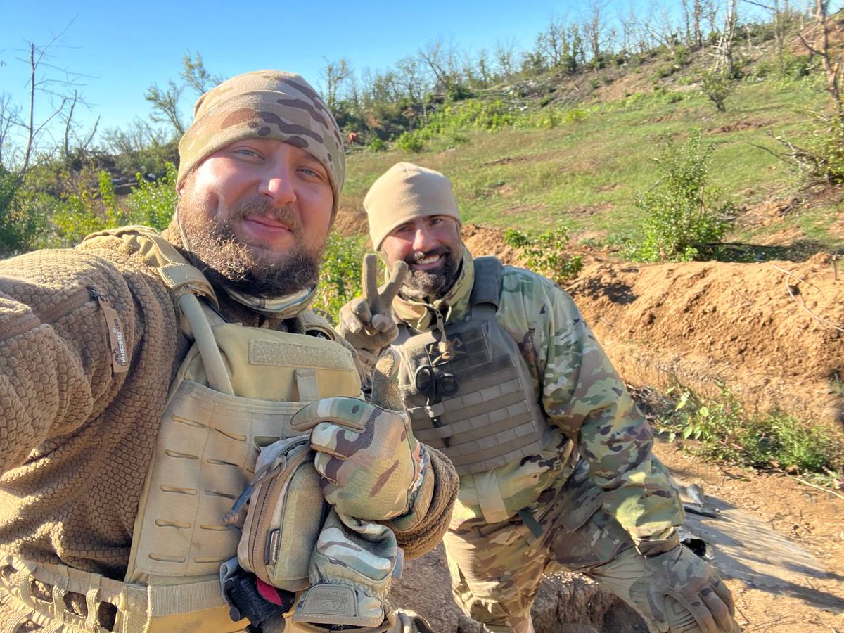 Kolomytsev83's tweet photo. Доброго вечора Україно!🇺🇦🇺🇦🇺🇦
Бажаємо Вам мирного неба та спокійної ночі. 
Вірте в Захисників України!
Перемога буде за нами!
Слава Україні!
Смерть російським окупантам!🔥 https://t.co/2QGQPPi4Z3