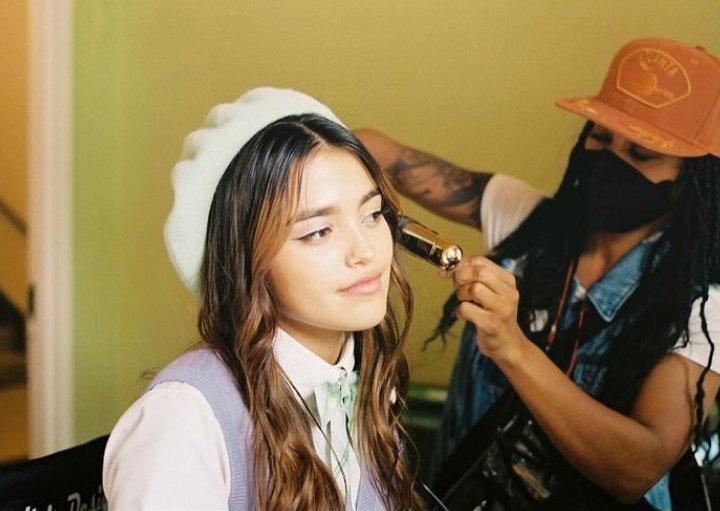dinamicasreficc's tweet photo. producción de maquillaje y peinado de Maia Reficco para Montana en Do Revenge. https://t.co/AswVm1pV6V