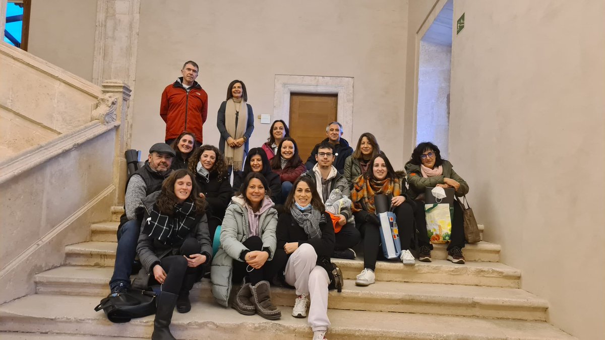 Fundcajaburgos's tweet photo. Durante este curso también recibiremos en el #PalaciodeSaldañuela a un nuevo grupo de aprendices en la práctica de #Mindfulness en un programa organizado por @UBUEstudiantes y @teresapp2 

▶Miércoles 21 septiembre: presentación 'Reducción del Estrés basado en Mindfulness' https://t.co/U5BKszolMq