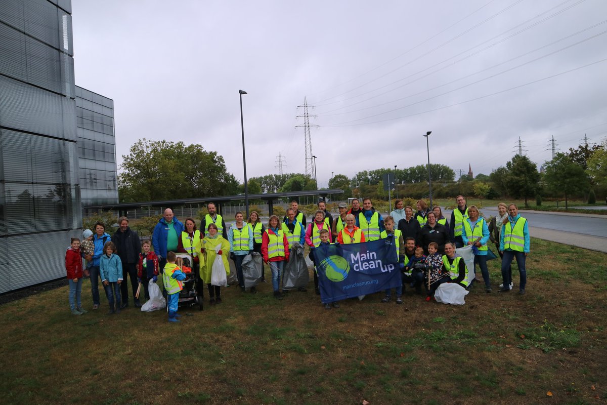 clariant's tweet photo. Our colleagues in 🇵🇱 &amp;🇨🇭 in light of #WorldCleanupDay, and our colleagues in 🇩🇪 as part of the #MainCleanUp campaign, joined forces to collect litter. 🗑🧹🪣♻️
Huge thanks 🙏🏻 to our #realpeopleofclariant for donating their time and going above and beyond for the community. https://t.co/xF9B23JLQW