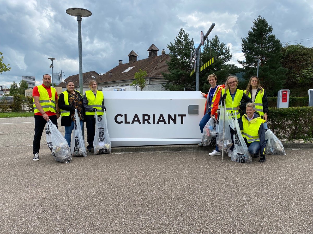 clariant's tweet photo. Our colleagues in 🇵🇱 &amp;🇨🇭 in light of #WorldCleanupDay, and our colleagues in 🇩🇪 as part of the #MainCleanUp campaign, joined forces to collect litter. 🗑🧹🪣♻️
Huge thanks 🙏🏻 to our #realpeopleofclariant for donating their time and going above and beyond for the community. https://t.co/xF9B23JLQW
