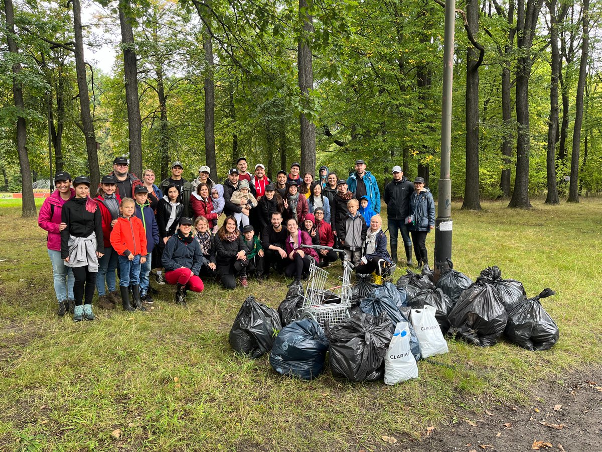 clariant's tweet photo. Our colleagues in 🇵🇱 &amp;🇨🇭 in light of #WorldCleanupDay, and our colleagues in 🇩🇪 as part of the #MainCleanUp campaign, joined forces to collect litter. 🗑🧹🪣♻️
Huge thanks 🙏🏻 to our #realpeopleofclariant for donating their time and going above and beyond for the community. https://t.co/xF9B23JLQW