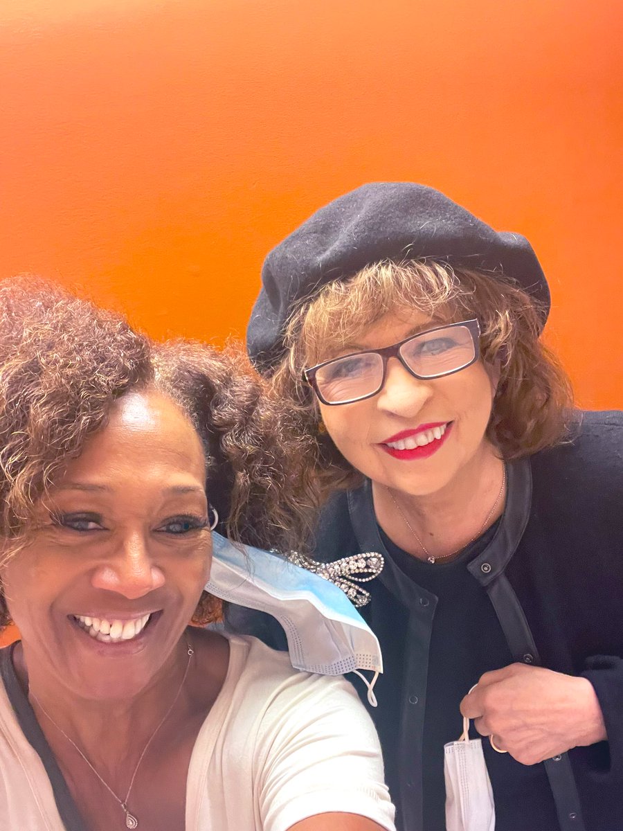 A royal hats off to the amazing <a href="/pattmlatimes/">Patt "Bluechecked" Morrison</a> She’s the #1 guru of all things #royalty and some!! So great to see the #Queenofthecrop !Graced with a pop of color perfect for a royal celebration of life! She always wears it so well!!! #lipstick <a href="/MACcosmetics/">M•A•C Cosmetics</a> #lastingpassion 💄💄