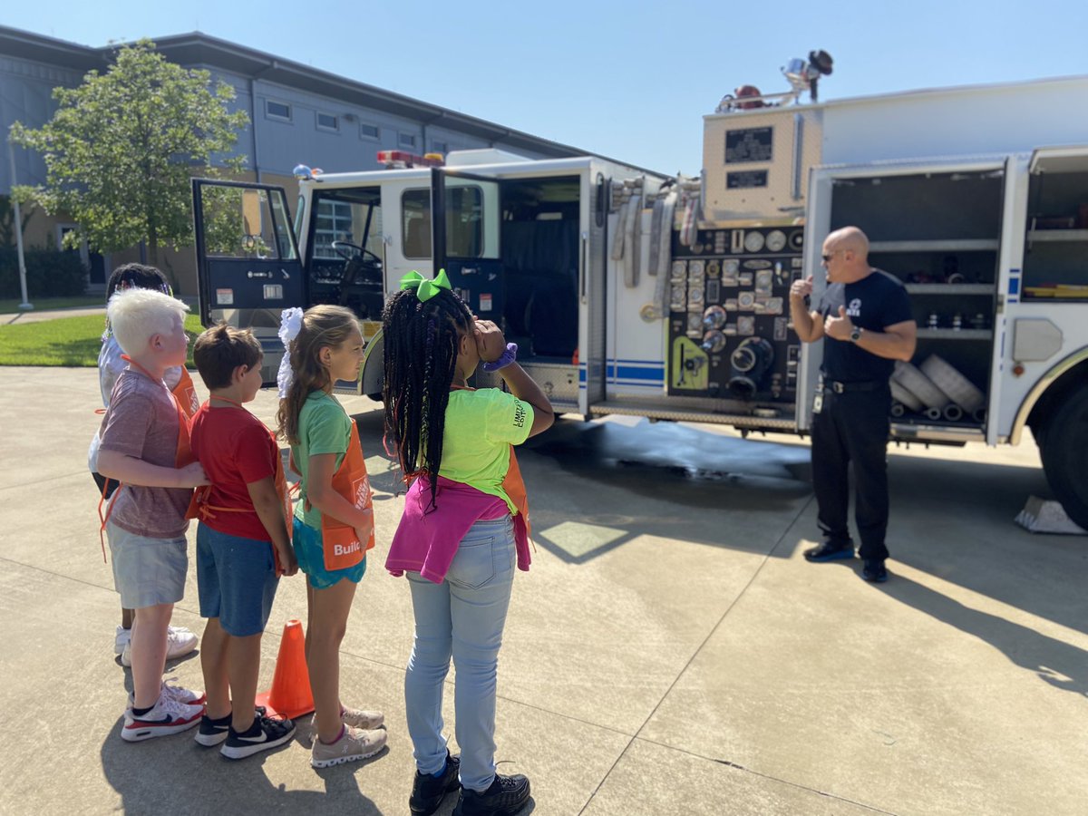 MarkhamTCS's tweet photo. Last stop for @TCTATuscaloosa #MiniWOW was Emergency Services. The kids toured the fire truck and simulated placing a cervical collar on a car accident victim with @RandyLatner and Katrina, a senior @GoCHSFalcons Fire Science student. Such a full circle moment in #CTE. https://t.co/ZGtPpkZQIA