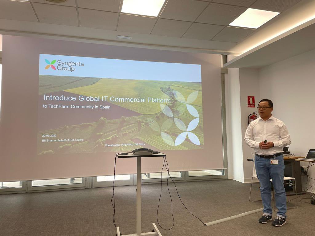 Syngenta's tweet photo. #TechFarm, our digital innovation hub in Spain, is where our experts create digital products to help farmers tackle ag challenges. Today, our leaders gathered @ #TechFarm to meet new recruits & discuss future opportunities. Interested? Apply here: 👉https://t.co/F1IznNgHN4 https://t.co/68xmLlOYjl