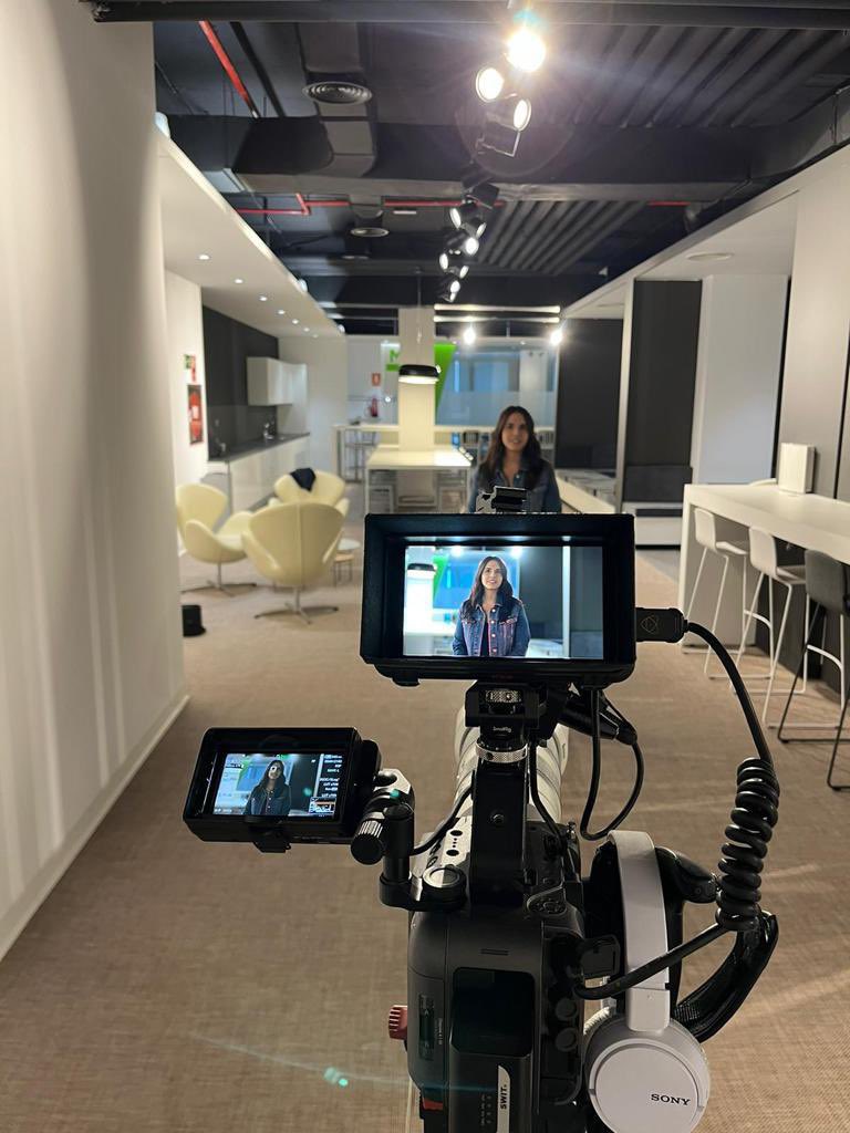 Syngenta's tweet photo. #TechFarm, our digital innovation hub in Spain, is where our experts create digital products to help farmers tackle ag challenges. Today, our leaders gathered @ #TechFarm to meet new recruits & discuss future opportunities. Interested? Apply here: 👉https://t.co/F1IznNgHN4 https://t.co/68xmLlOYjl