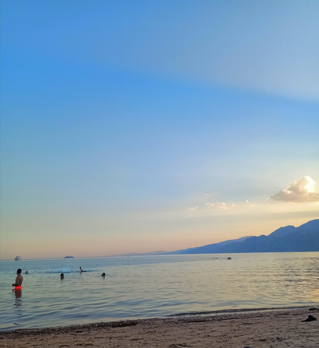 ihabbeheri's tweet photo. 🌊💙 https://t.co/frtIfMcjN4