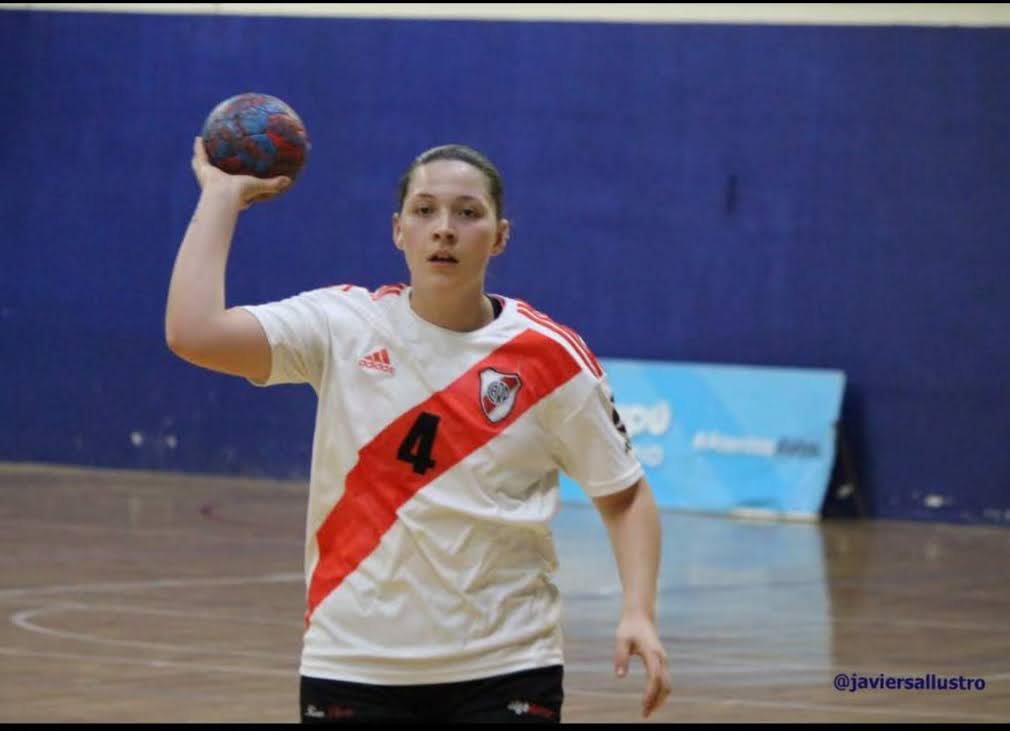 JavierSallustro's tweet photo. #Balonmano #Selecciones 
Se dieron conocer las listas de Argentina para afrontar los Juegos @asu2022oficial donde está la jugadora Mendocina @Sofiamanzano04
La Garra ya tiene su plaza para el Panamericano Santiago 2023
Los Gladiadores buscarán su lugar en este Torneo. https://t.co/nRGghnYxki