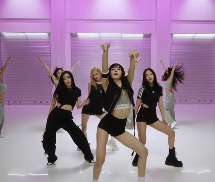 Bu yüzden main dancer lisa