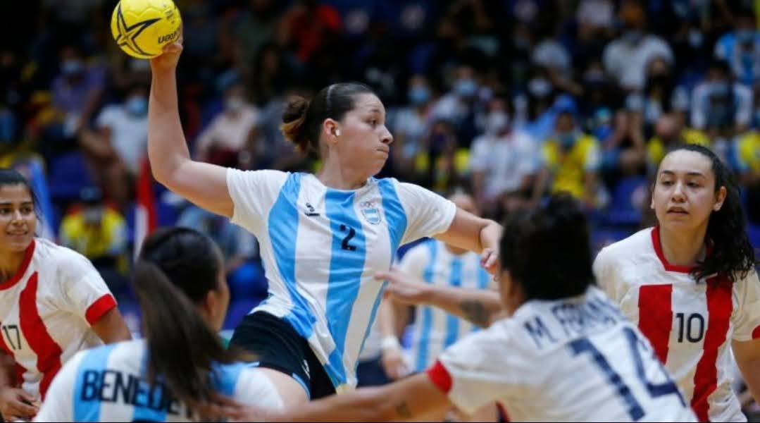 JavierSallustro's tweet photo. #Balonmano #Selecciones 
Se dieron conocer las listas de Argentina para afrontar los Juegos @asu2022oficial donde está la jugadora Mendocina @Sofiamanzano04
La Garra ya tiene su plaza para el Panamericano Santiago 2023
Los Gladiadores buscarán su lugar en este Torneo. https://t.co/nRGghnYxki