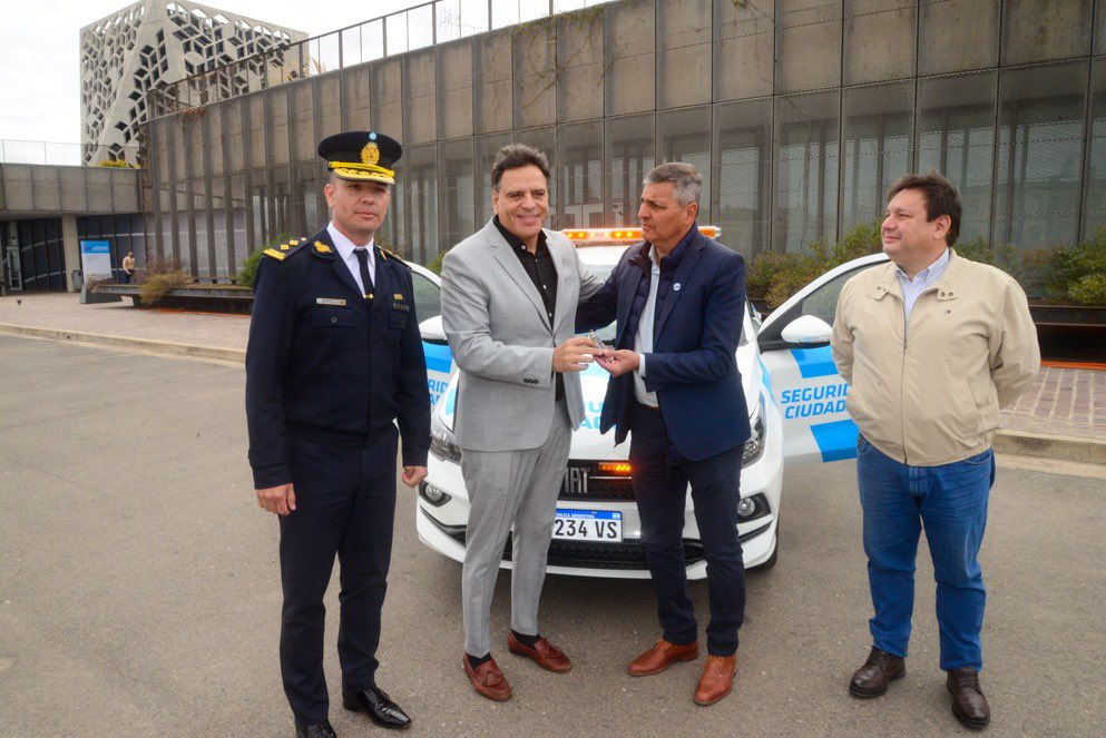 josebriacba's tweet photo. Firmamos acuerdo para la instalación de 16 nuevas cámaras de seguridad en nuestra ciudad y la adquisición de un nuevo vehículo de seguridad ciudadana. Necesitamos seguir trabajando juntos por la seguridad de todos los vecinos de Morteros y la región  

#Morteros #Seguridad https://t.co/vJ3iHxIpGG