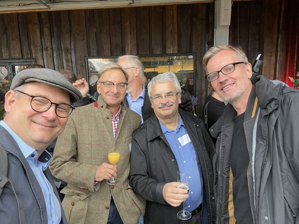 tdoil's tweet photo. #MCBeachfest gestartet mit Pitches und Wahl zum #BerlinerMarketingPreis  @schoenwiese @marketingberlin 

#bmp2022 #mcber https://t.co/iVgANgdhrV