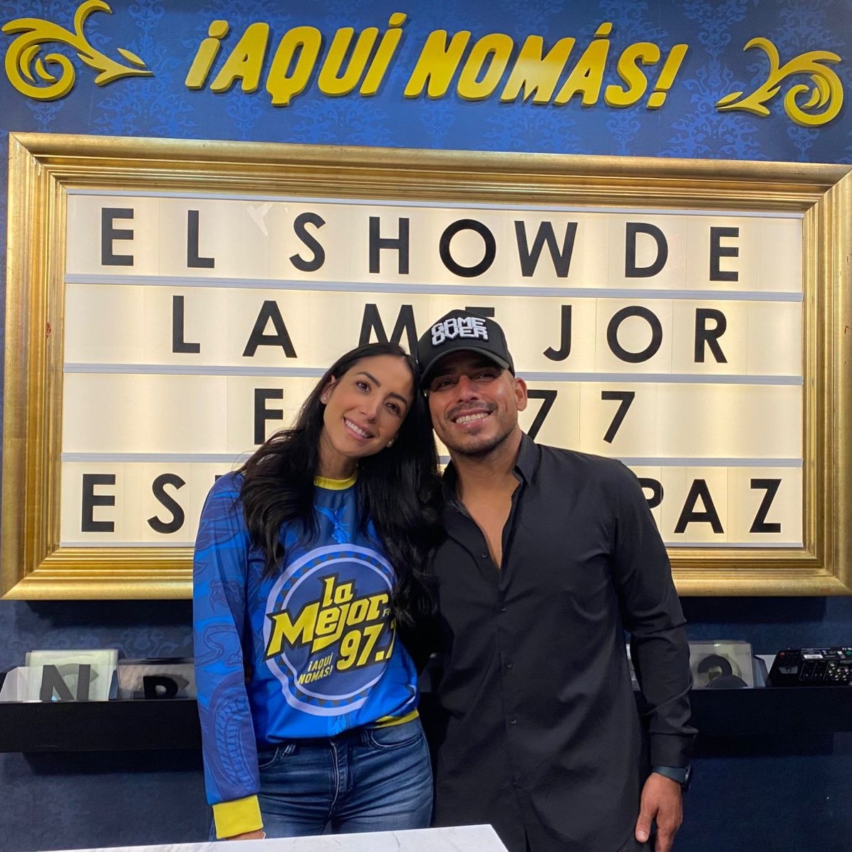 Chavagon's tweet photo. Gracias @LaMejor @cynthia_uriastv
@TOPOMIXOFICIAL por la entrevista @EspinozaOficial
#PromoTourCDMX
Presentando su éxito número uno #LaMushashaShula
#1029Music
#ChavagomMusic
#PromoviendoArtistasAOtroNivel https://t.co/OTWw4kcEBJ