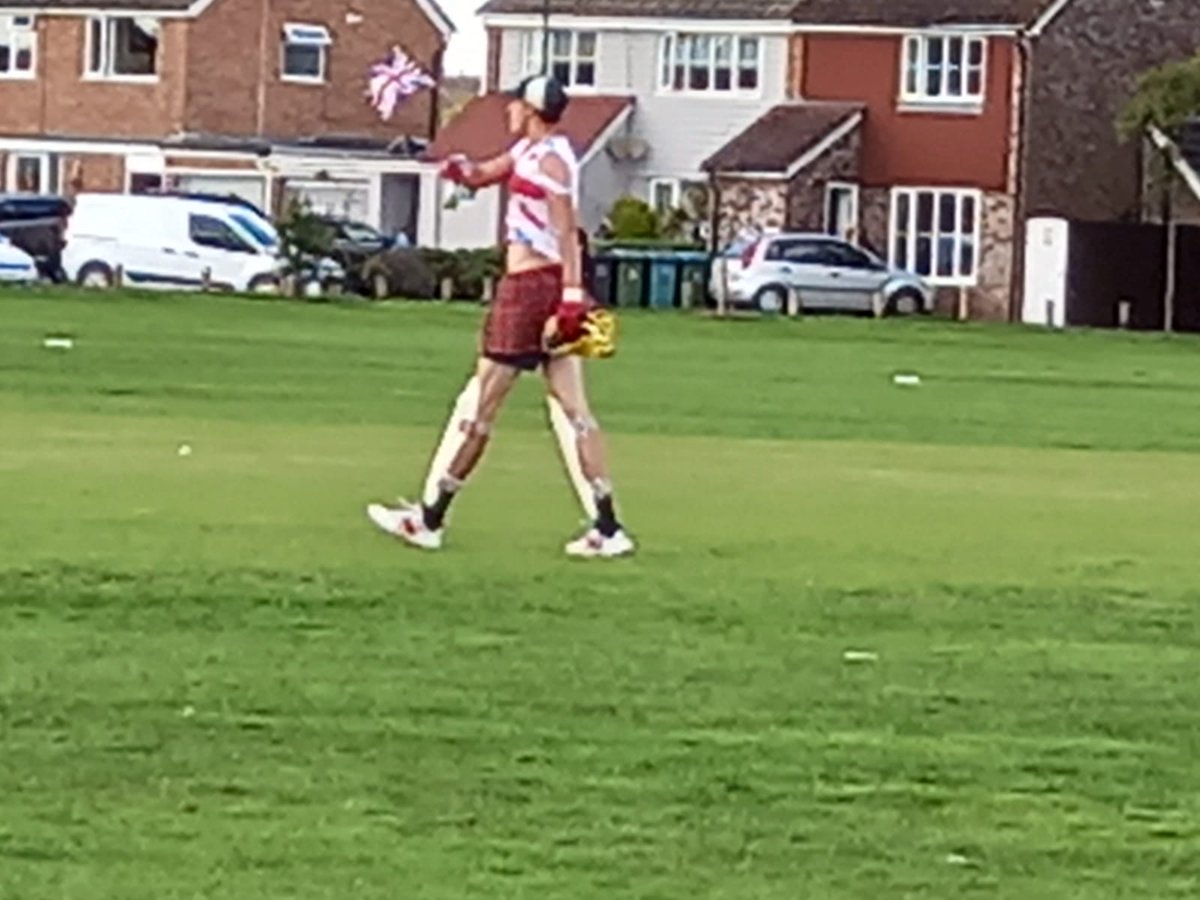 BognorLadiesCc's tweet photo. Great day yesterday at the charity game. Over £450 raised so far. Some of the guys really went the whole hog on the fancy dress department 🤣😂😂😂😂😂😂 https://t.co/WMKqNaocab