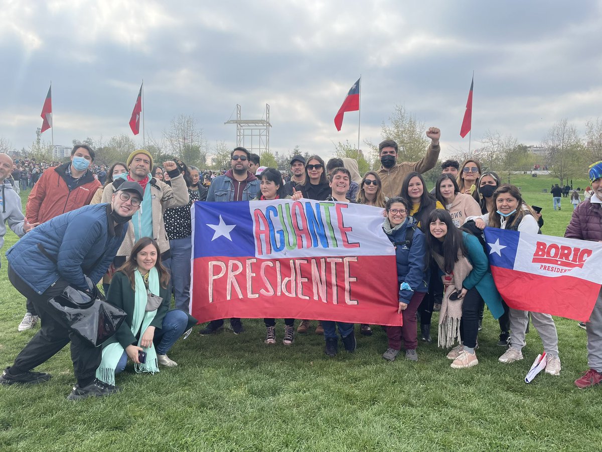 FA_LasCondes's tweet image. Con orgullo y convicción apoyando a nuestro presidente @gabrielboric en la Parada Militar.