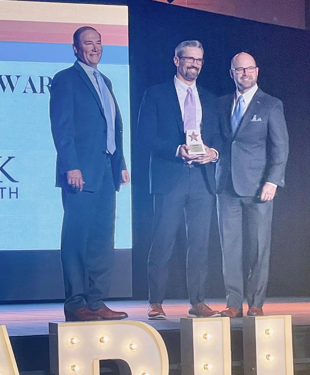 eHT proudly received the Corporate Star Award from the Abilene Chamber of Commerce during the Annual Chamber Dinner. 
<a href="/Abilene_Chamber/">Abilene Chamber</a>