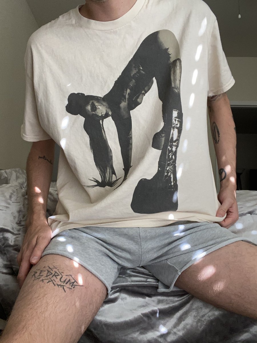 babygrubie's tweet photo. Been thinking about this shirt since #ChromaticaBallBoston. Finally got it at #ChromaticaBallMiami, and accidentally bought 2 💀 
#BEFREE 🖤⚔️✨ https://t.co/2ESklB9DjV