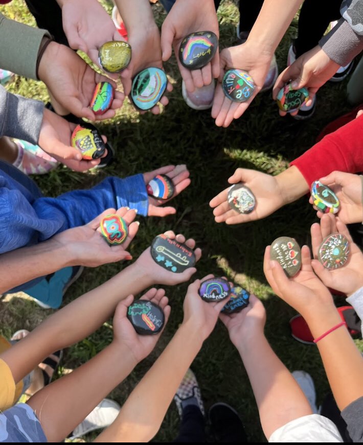 JayAlloy's tweet photo. 3rd graders in Mrs. DuHaime and Miss Sullivan’s class put some kindness into the world with “Kindness Rocks”. Take a walk around Wanaque School and find some kindness on your path. #wanaque #kindness #rocks https://t.co/KgwU6cD23G