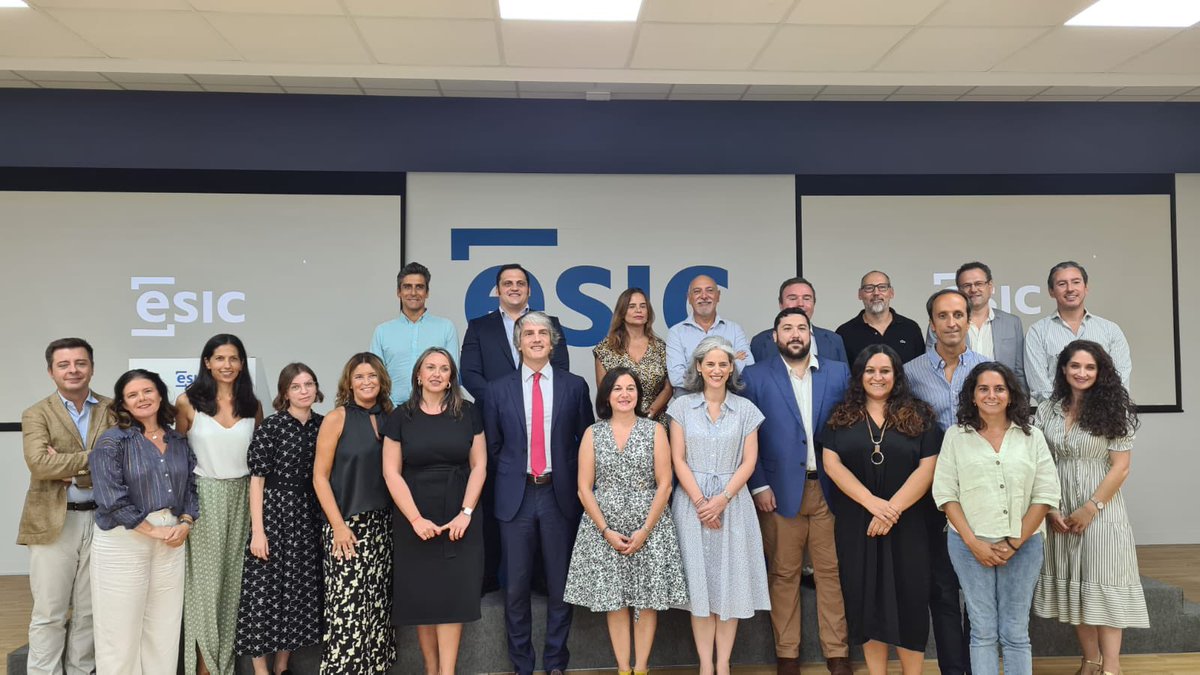 ESICSevilla's tweet photo. Celebramos la inauguración oficial de grado para el curso académico 2022-2023 para seguir avanzando y aprendiendo juntos 🎓

Nuestro claustro de #ESICSevilla reunido 🙌 https://t.co/bD1xSBr95I
