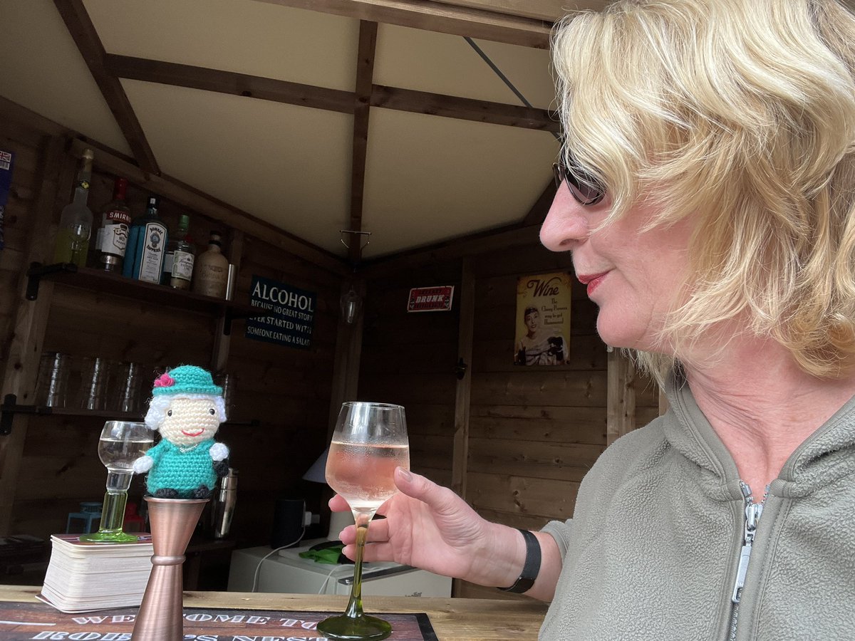 Spent the day in the company of this amazing lady, appreciating what she did in my own quiet way. Now raising one last toast to her to send her on her way. #queensfuneral #QueenElizabethII #endofanera