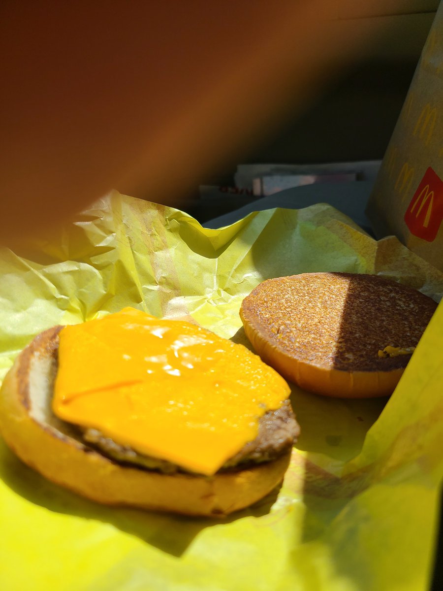 keb1184's tweet photo. I had to fold the cheese to try to warm it more....didn't work well.  I tried @McDonald's https://t.co/TkMFVXGZ79