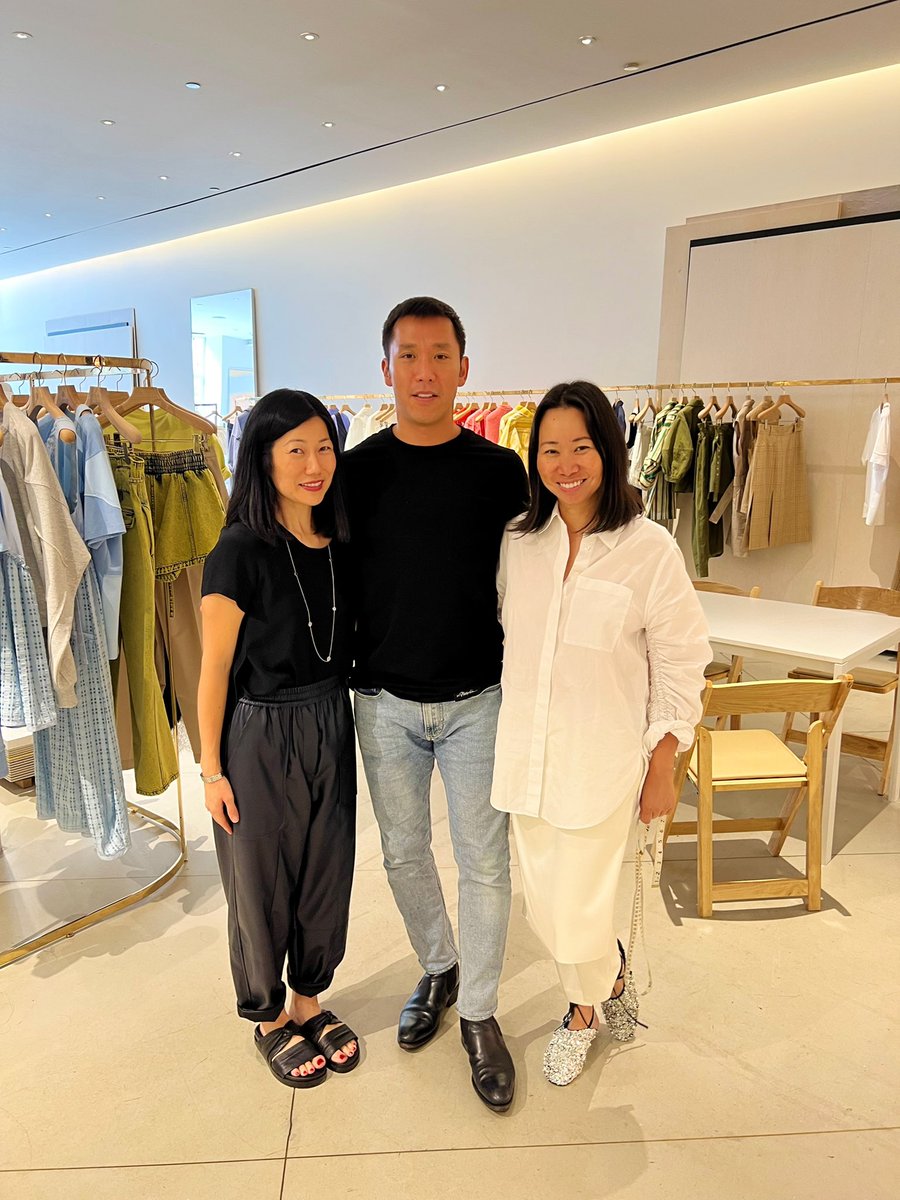 yukarim's tweet photo. I met these two icons and am so excited for the big TASTE OF ASIA event on Sep 28th! https://t.co/2zdVcxkcXE #Apexforyouth The love you have and the support for the communities are inspiring 🌟 @31philliplim @cotesteakhouse https://t.co/b7FBY0t7yE