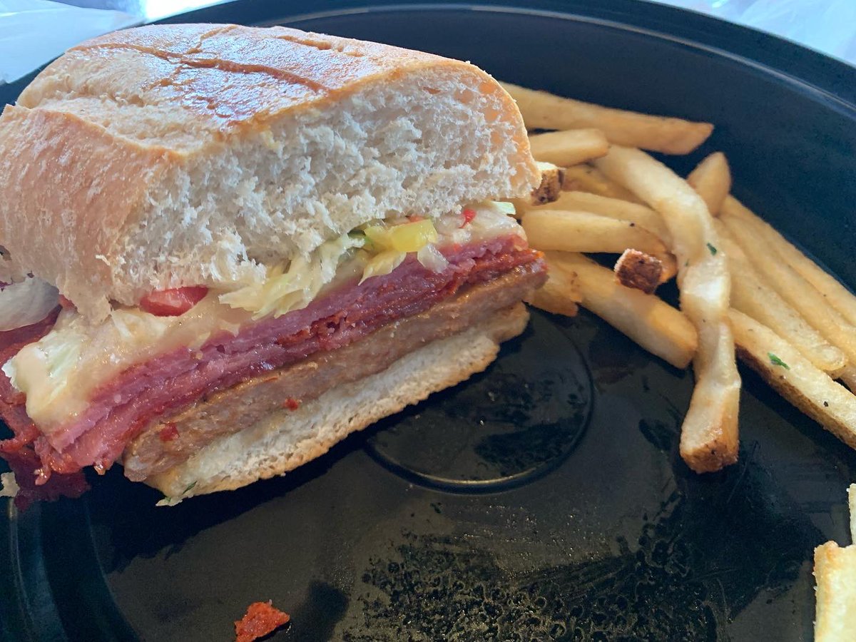 SolonChamberOH's tweet photo. Thank you to @MyRustyBucket for the amazing lunch!
We tried the Italian Torpedo Sandwich, Yummy! Get one at your local Rusty Bucket for a limited time only! ๐ชฃ๐ฅช
#solonchamber #rustybucket #Italian #Sandwich #solonohio #tavern #bar #food #yum #limited https://t.co/B3Q7JD9up0