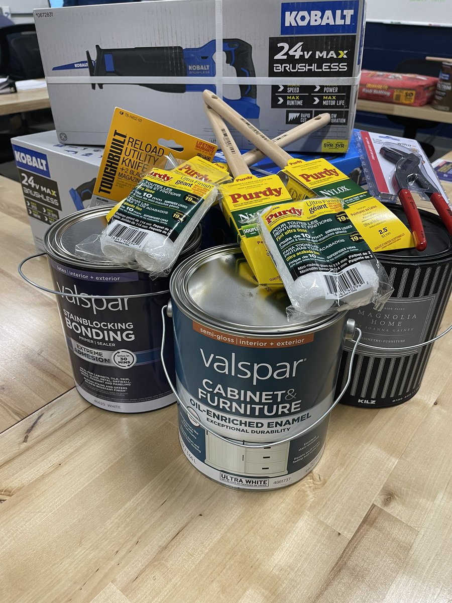 charlesatlowes tweet media