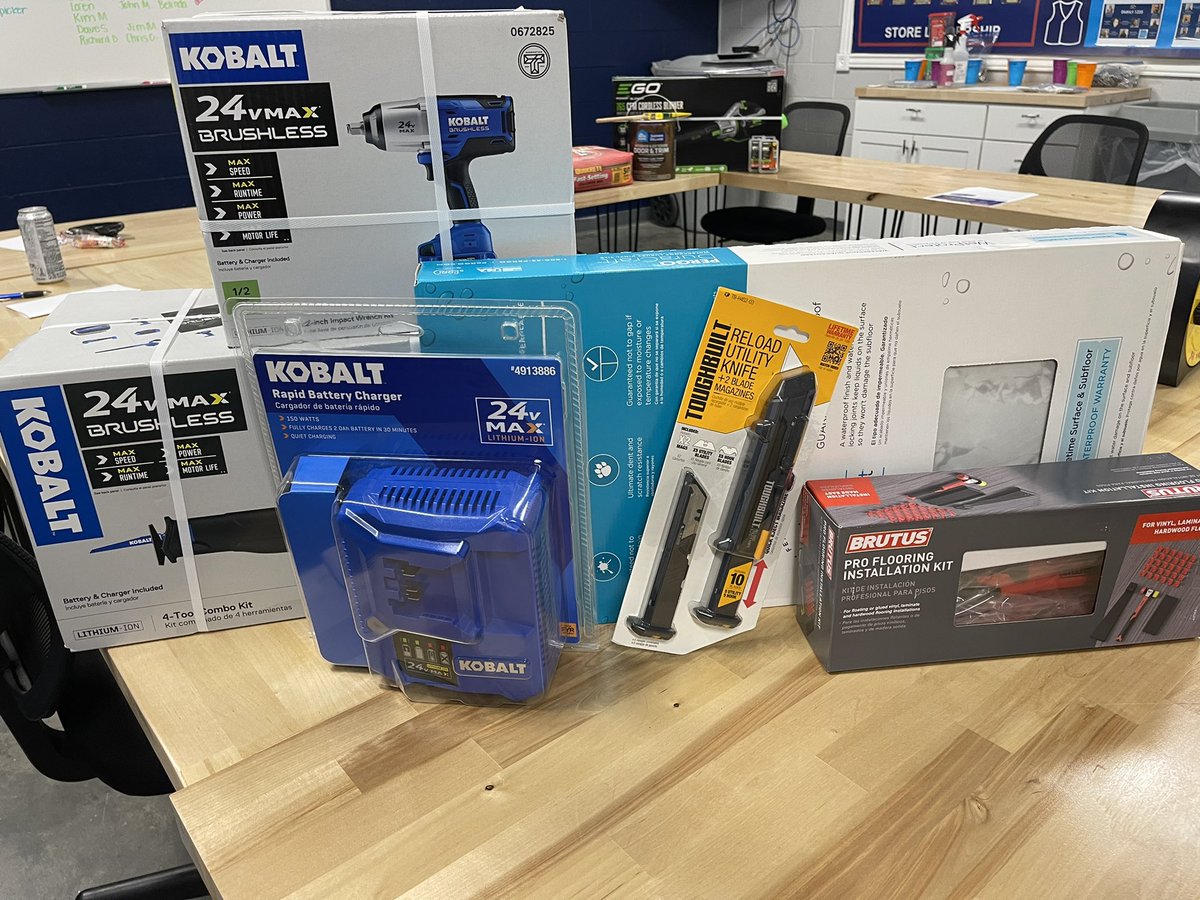 Merchandise Monday is here <a href="/lowes/">Lowe's</a>! <a href="/JoeMcFarland_/">Joe McFarland</a> <a href="/BoltzBill/">Bill Boltz</a> @AlexStempovschi <a href="/kplowery6b/">Kyle Lowery</a> <a href="/charlesatlowes/">charlesatlowes</a> @AprilCASM <a href="/ASM2614ShawnW/">ASM2614 Shawn</a> <a href="/IsaacatLowes/">Isaac Wakefield</a> <a href="/SSAKelsey2614/">Kelsey Raines</a> <a href="/BlueTeam_R21/">Lowe’s Region 21</a>