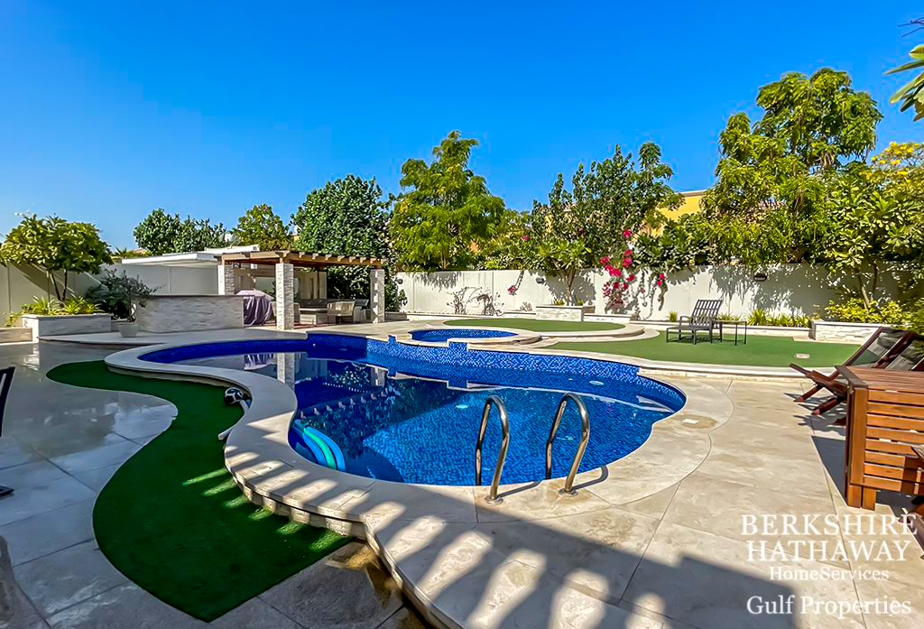 Berkshire Hathaway HomeServices Gulf Properties is delighted to offer this 5 bedroom #Legacy style, fully landscaped with a private pool #villa in District 2.

Learn More: bhhsgp.com/u/H08rT

#bhhsgp #bhhs #berkshirehathawayhomeservices #RealEstate #Dubai #UAE #JumeirahPark