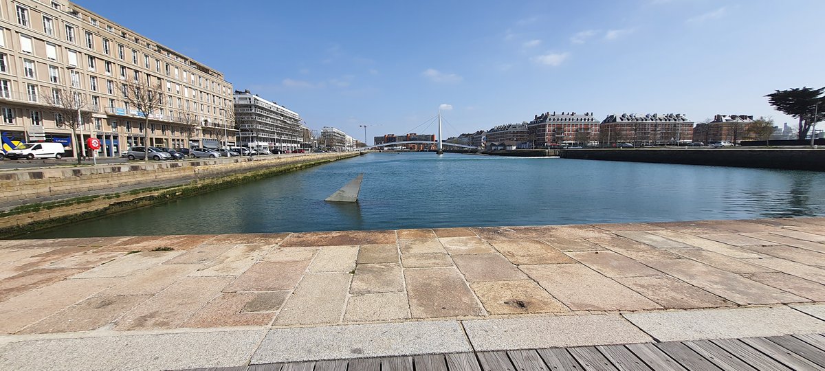 Bonjour la Normandie !
Si vous perdez à cache-cache contre le soleil aujourd'hui, on vous recommande fortement d'investir dans de bonnes lunettes, parce que ce gros malin ne sera dissimulé que de quelques maigres nuages 🌤️
Bonne journée à tous et joyeuse fête aux Jean-Charles !