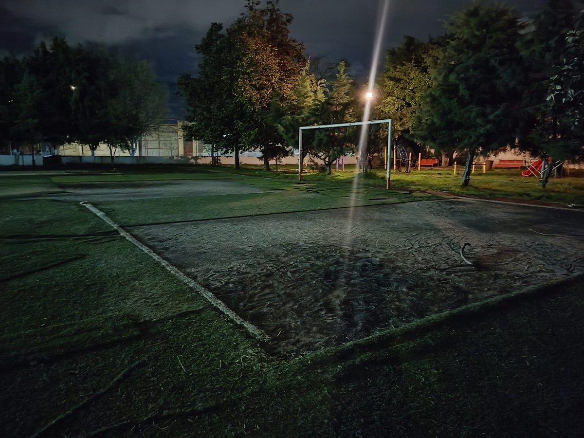 RubyRomanyy's tweet photo. Existen personas en situación de calle en la zona que lo ocupa como motel aún cuando muchos pequeños a jugar https://t.co/FM29ghD6vM