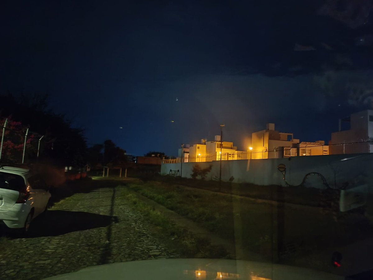 RubyRomanyy's tweet photo. Existen personas en situación de calle en la zona que lo ocupa como motel aún cuando muchos pequeños a jugar https://t.co/FM29ghD6vM