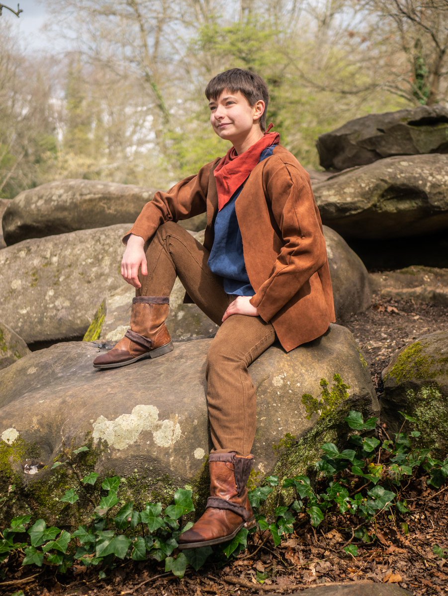 CochCap's tweet photo. Everytime I look at this set from @salraiphotos I melt into a little puddle, absolutely adore seeing such a soft Merlin photo.

📸 - @salraiphotos
Post tone - LH/Ref
#MerlinMonday #MerlinCosplayer #MerlinBBC #Merlin #MerlinCosplay #BBCMerlin #BBCMerlinCosplay #Camalot https://t.co/3QHsZspwQ1