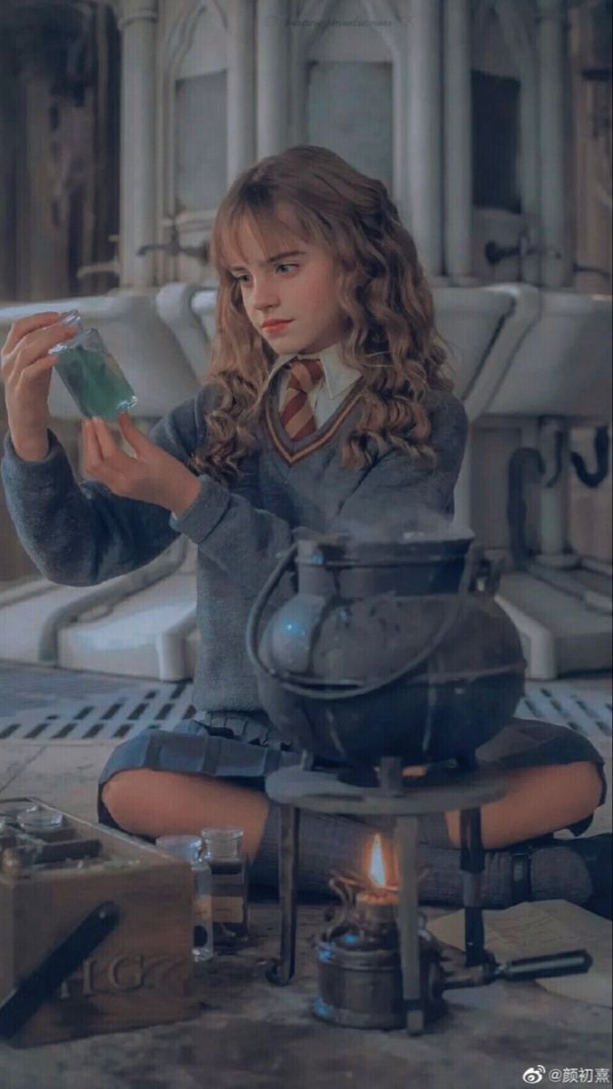 eyesgrover's tweet photo. Hoje é o aniversário da bruxinha mais esperta e inteligente do mundo bruxo!
❤️🎉
#HappyBdayHermione #HarryPotter #Mione https://t.co/RDud7sCsOA