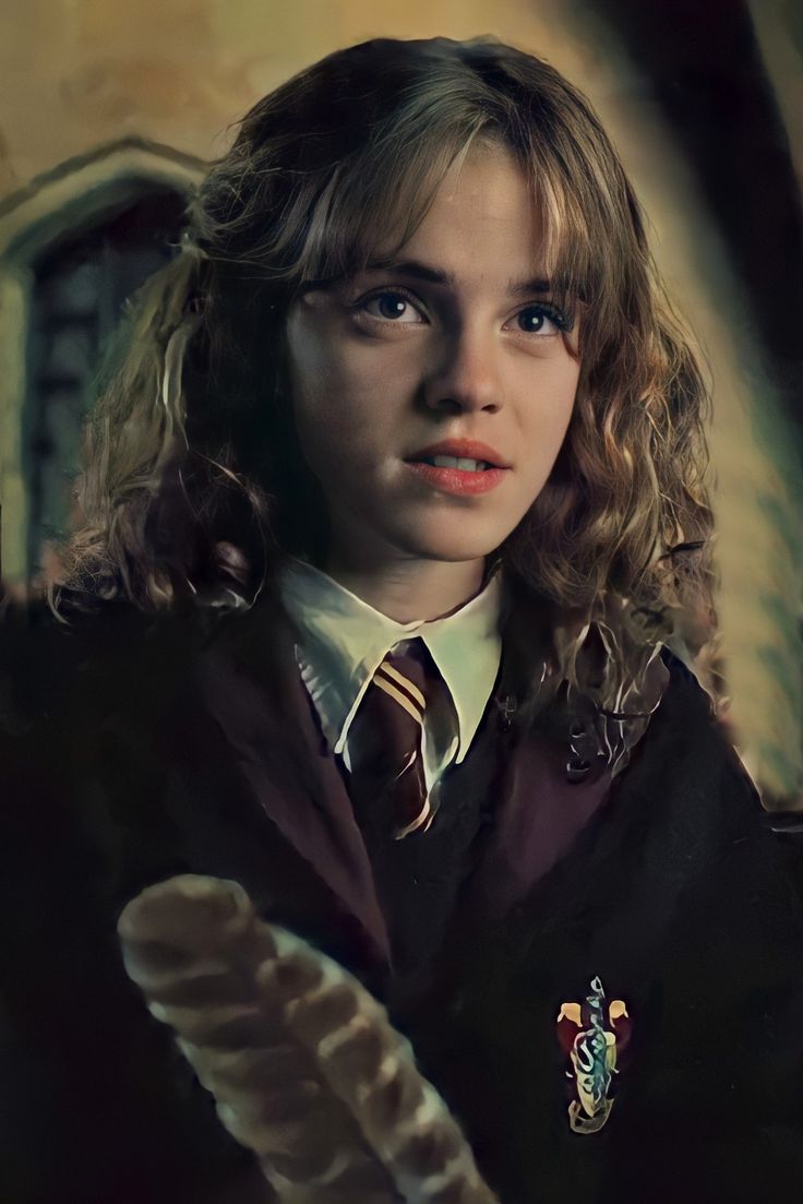 eyesgrover's tweet photo. Hoje é o aniversário da bruxinha mais esperta e inteligente do mundo bruxo!
❤️🎉
#HappyBdayHermione #HarryPotter #Mione https://t.co/RDud7sCsOA