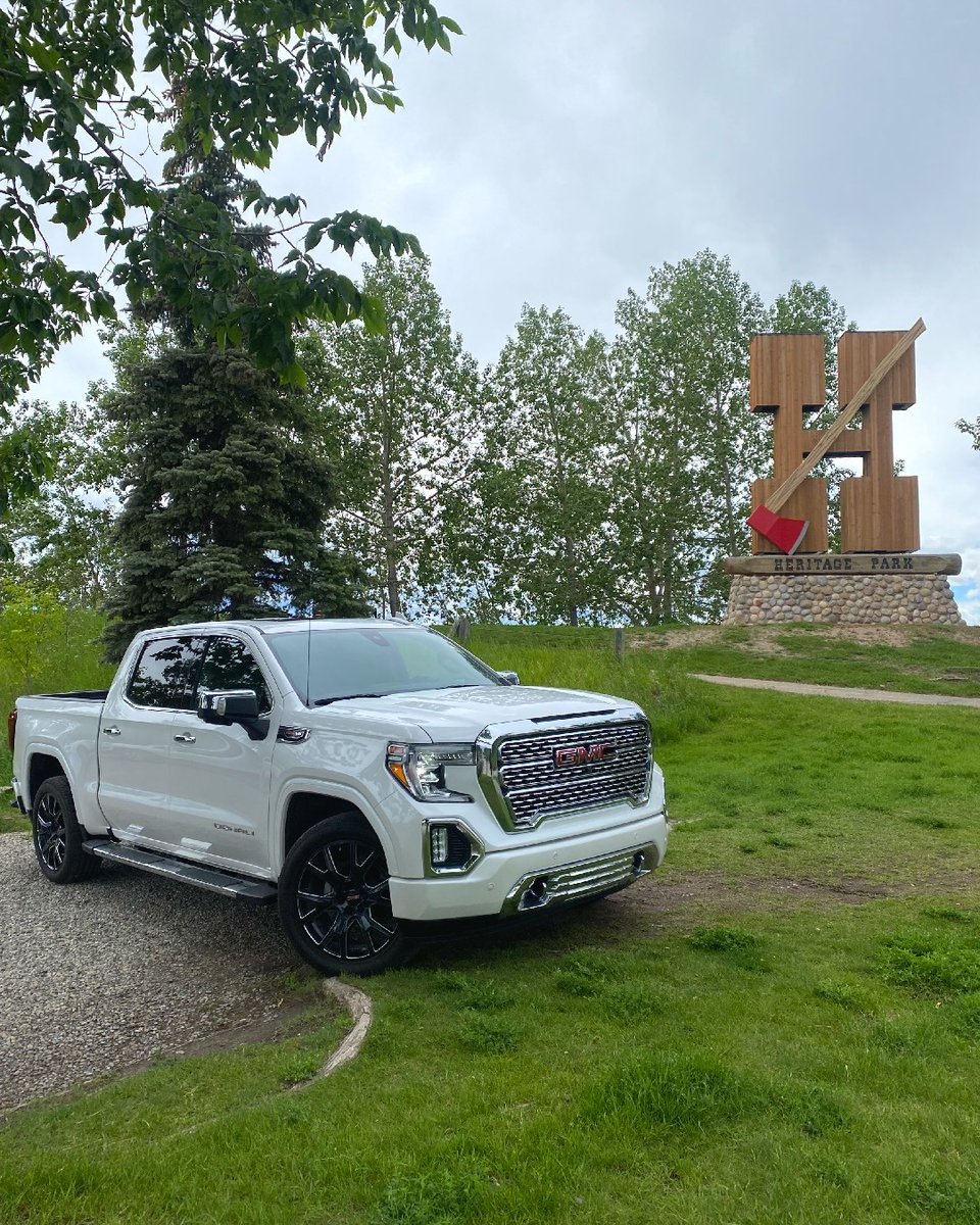 Took a trip down to Heritage Park in the stunning Sierra Denali.👌🏽

With over 180 exhibits and 55,000 artifacts, there's something for everyone at Heritage Park! 🪓🌳 #localhotspot #calgary #tourismcalgary #yyc