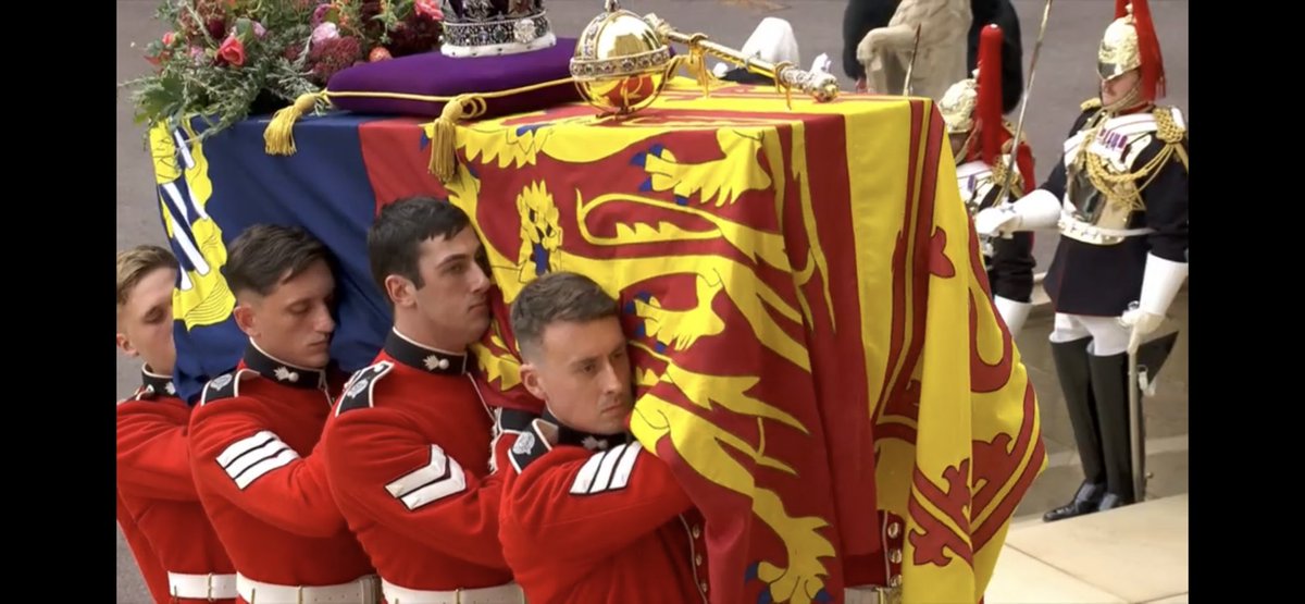 nicholadrummond's tweet photo. The Queen’s lead-lined oak coffin weighs close to 250 kg   That’s more than 30 kg for each pall bearer to lift and shoulder. 30 kg is 7 kg more than the weight limit of a standard checked airline bag.   Well done, boys. https://t.co/r40FQnSApV
