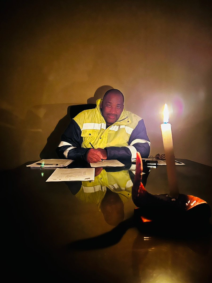 GaytonMcK's tweet photo. I am at my office working now, this is 2022🥺🥺🥺🥺🥺🥺🥺🥺🥺🥺🥺🥺🥺 https://t.co/gkrsGMdKhd